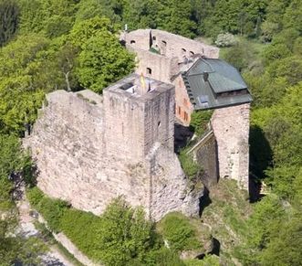 Luftansicht von Burg Alt-Eberstein